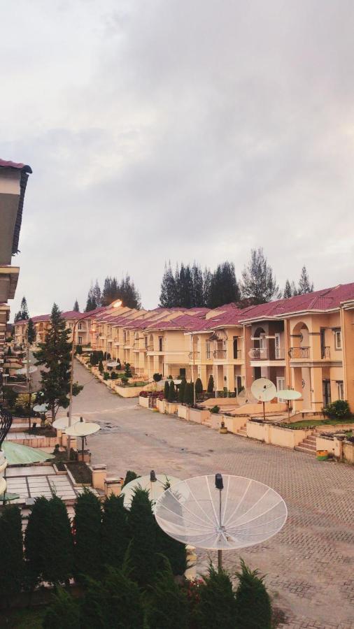 Villa Brastagi Resort Jalan Mimpin Tua Blok C No. 41 เบอราสตากี ภายนอก รูปภาพ